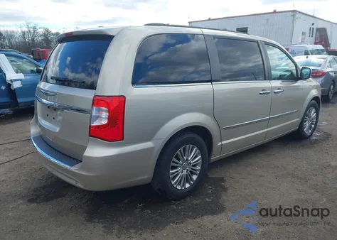 2015 Chrysler Town & Country Touring-L z USA, uszkodzony, nr VIN 2C4RC1CG0FR602635
